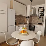 Lnl N Garage Apartment *