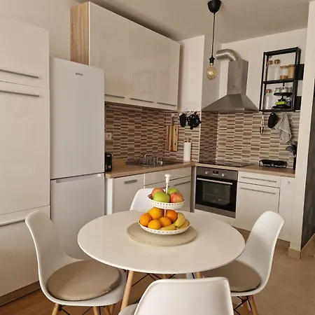 Lnl N Garage דירה *