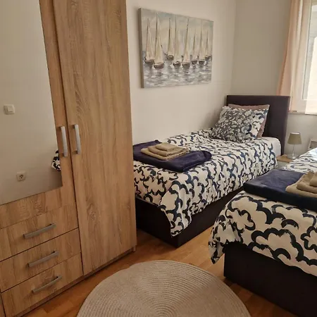 Διαμέρισμα Lnl N Garage *